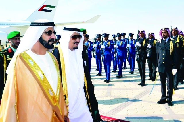 "Ⅶ محمد بن راشد وخادم الحرمين الشريفين يستعرضان حرس الشرف | تصوير: سيف محمد"