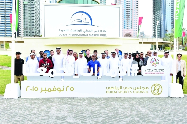 "■ سعيد حارب وعيسى خرباش وراشد أميري يتوسطون الإعلاميين | تصوير ـ خالد نوفل"