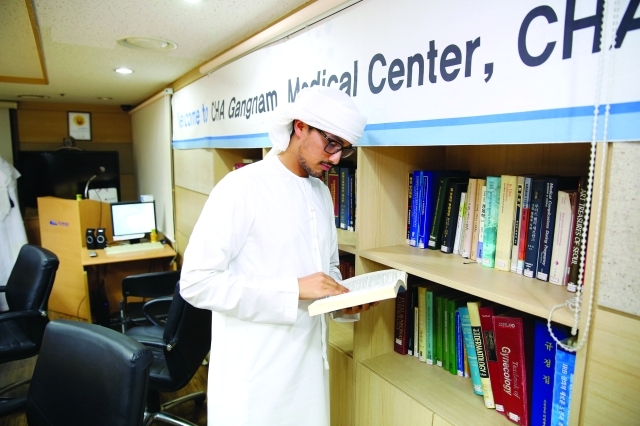 " الحارثي ترعرع في ثنايا مكتبة الأسرة | البيان"