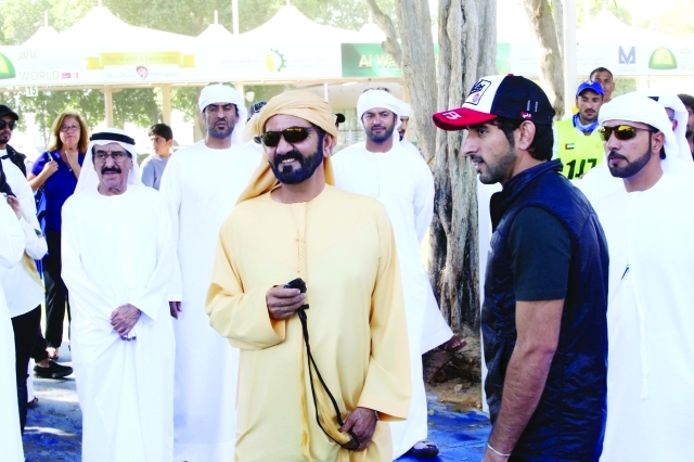 "■ محمد بن راشد وحمدان بن محمد يتابعان السباق | تصوير- مرهف العساف"