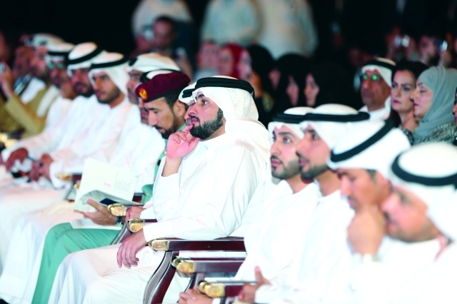 " وسموه يتوسط المسؤولين خلال حفل التكريم"