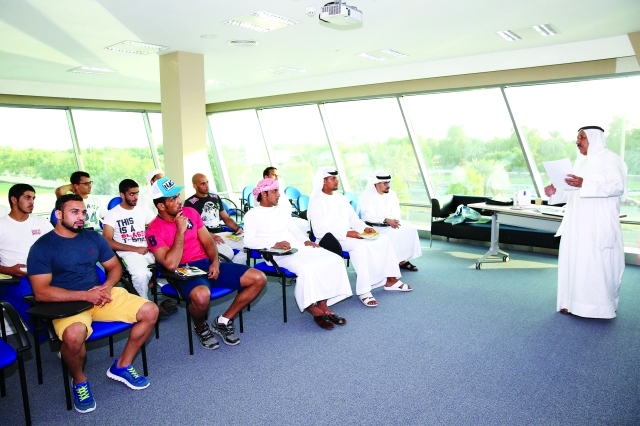 "■ الهاشمي خلال المحاضرة | البيان"