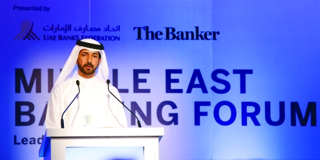 "■ مبارك راشد المنصوري يتحدث خلال الملتقى"