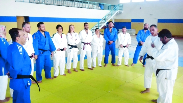 "■ جانب من المحاضرات النظرية | البيان"