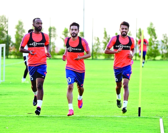 "■ جانب من تدريبات بني ياس استعداداً للقاء العين | البيان"