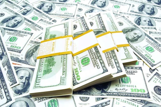 "■ الدولار يمارس تأثيرات كبيرة في الأسواق | البيان"