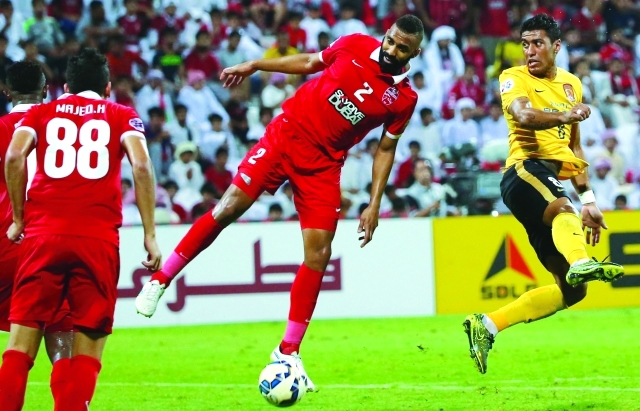 "■ من مباراة الذهاب بين الأهلي وغوانزهو باستاد راشد | البيان"