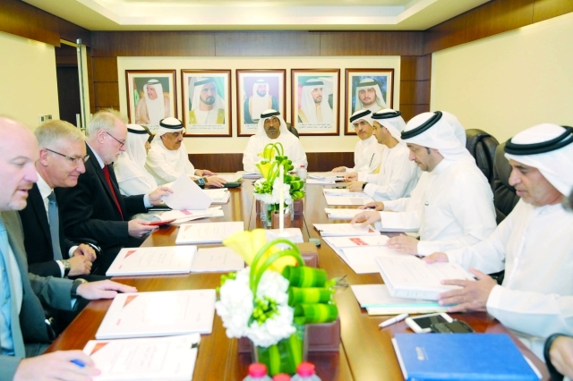 "1أحمد بن سعيد مترئساً الاجتماع/ من المصدر"