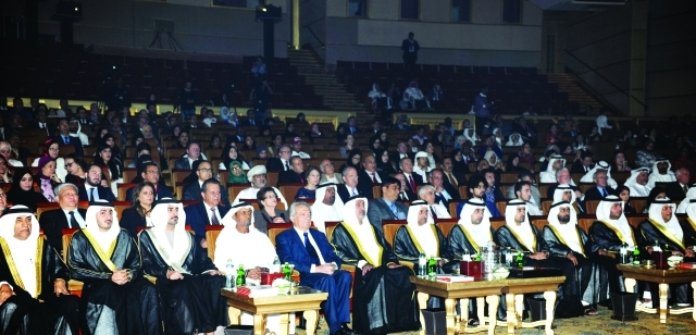 "■ حاكم الفجيرة وسلطان بن خليفة وزايد بن سلطان بن خليفة ومكتوم بن حمد وكبار الشخصيات والخبراء خلال الحفل | وام"