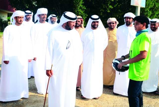 "سلطان بن زايد خلال حضوره السباق الختامي"