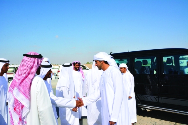 "■ .. وسموه يتلقى تحايا الحضور | البيان"