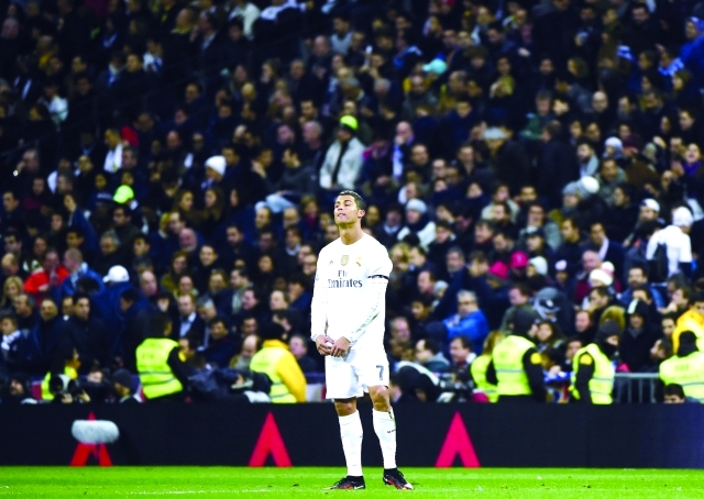 "■ رونالدو يمر بأسوأ فتراته مع المدرب الإسباني بينيتيز | أ ف ب"