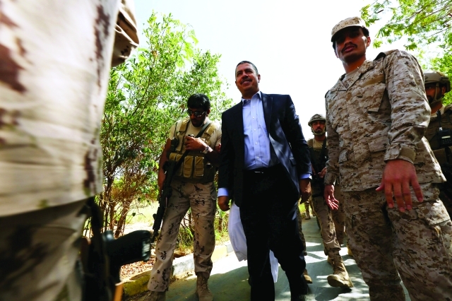 "■ ..ويتفقد بعض المواقع في مأرب"