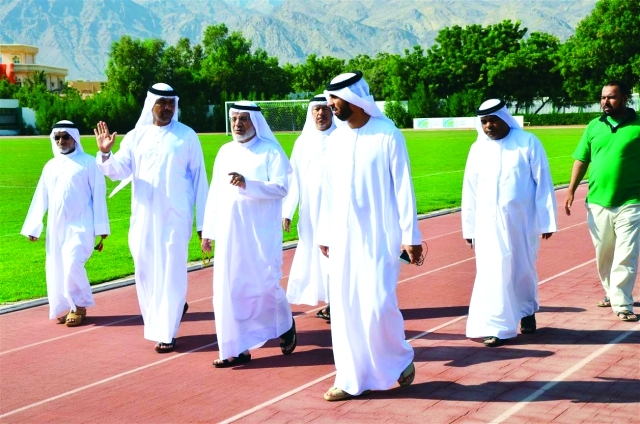 "■ الفردان يتفقد مرافق نادي دبا الحصن مع خميس خصاو | البيان"