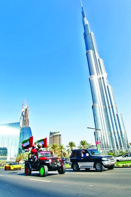 "■ خلال العرض في منطقة برج خليفة في دبي"