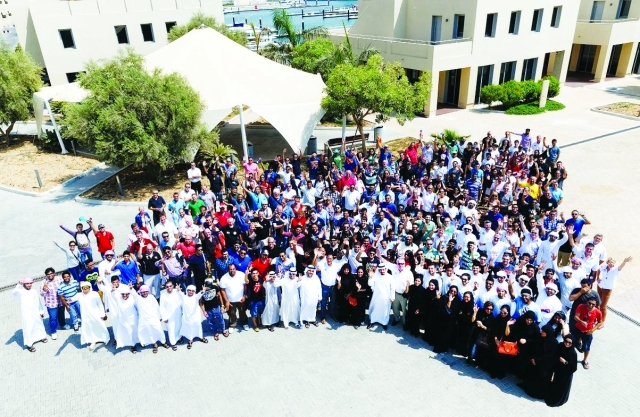 "■ مجموعة المتطوعين في سباقات الفورمولا1 الذين يعدون الجندي المجهول للحدث | البيان"