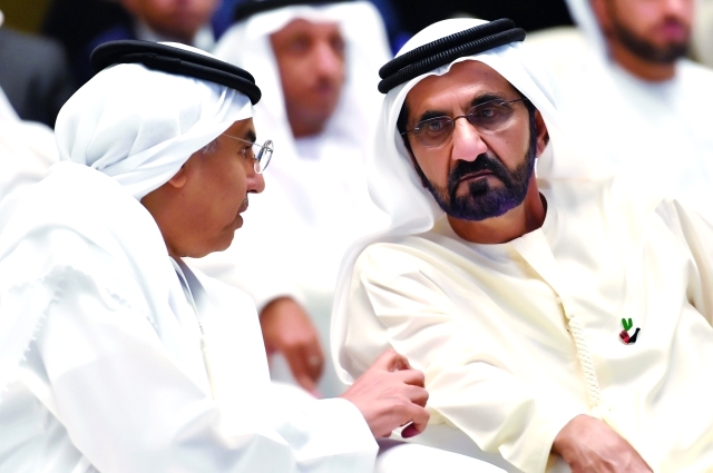 "Ⅶ محمد بن راشد في حديث مع عبيد الطاير خلال مؤتمر تمويل الابتكار | تصوير سيف محمد"