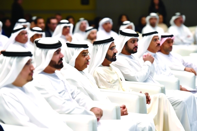 "Ⅶ محمد بن راشد يتابع فعاليات المؤتمر بحضور مكتوم بن محمد ومحمد القرقاوي وسلطان المنصوري وعبيد الطاير"