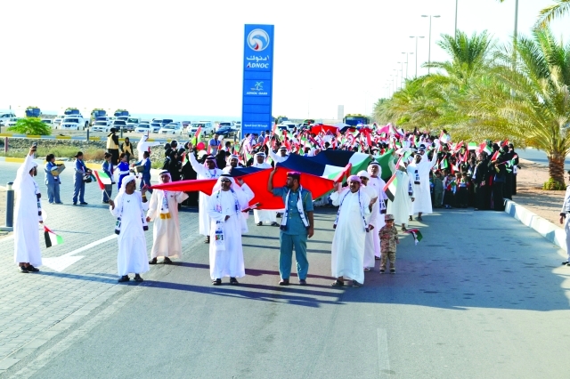 "Ⅶ خلال مسيرة الاتحاد على شارع الكورنيش في دلما"