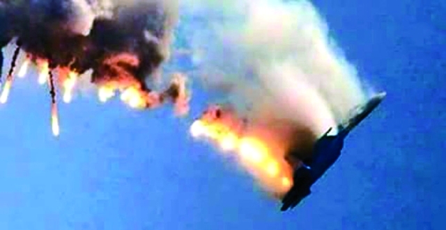 "■ صورة تلفزيونية بثتها قناة خبر ترك التركية تظهر الدخان يتصاعد من ما وصفته موقع تحطم الطائرة | من المصدر"