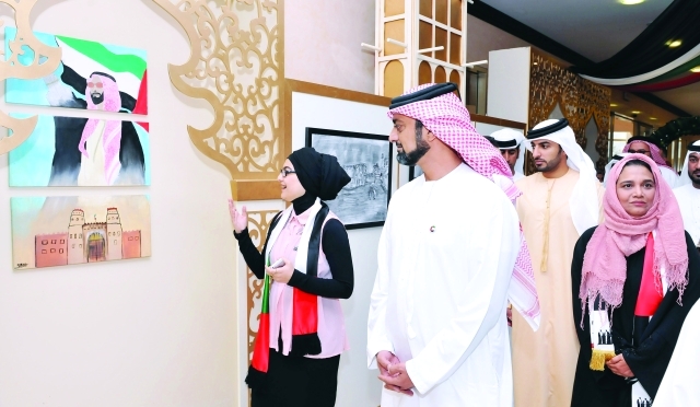 "Ⅶ عمار النعيمي يتابع أعمال الطلبة |   وام"