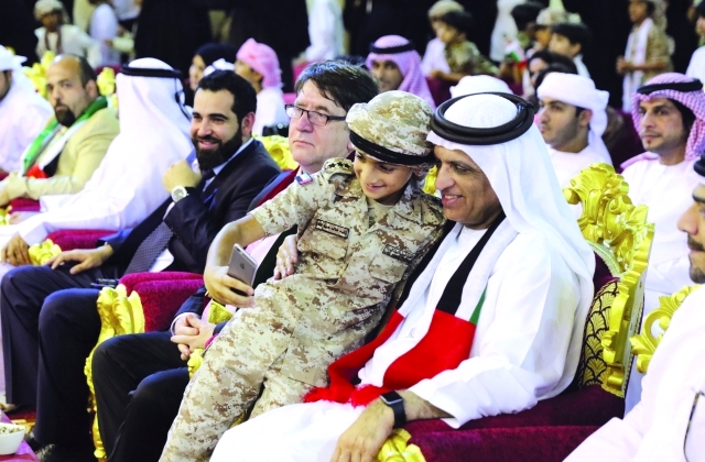 "وسموه خلال حضوره الاحتفال"