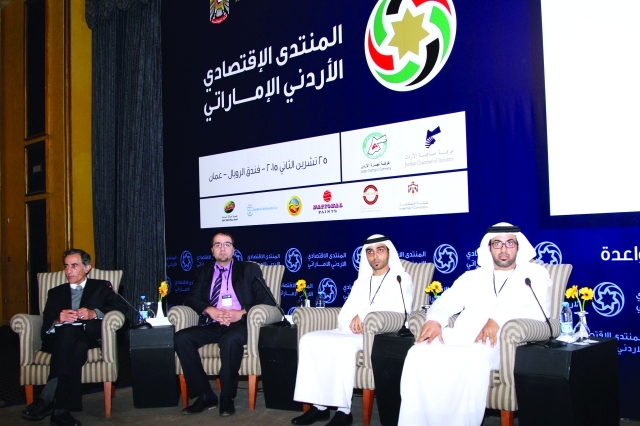 "■ المخترعون الإماراتيون خلال عرض ابتكاراتهم على الحضور في المنتدى | البيان"