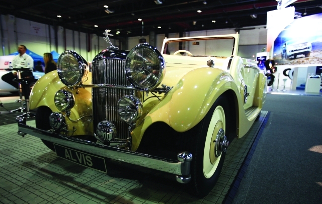 "■ تبدأ أسعارها من 1.4 مليون درهم | تصوير: سالم خميس"