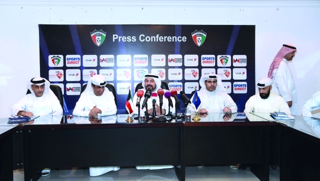 "■ اتحاد كرة القدم في الكويت يدعم الأندية ب 800 ألف دولار سنوياً | البيان"