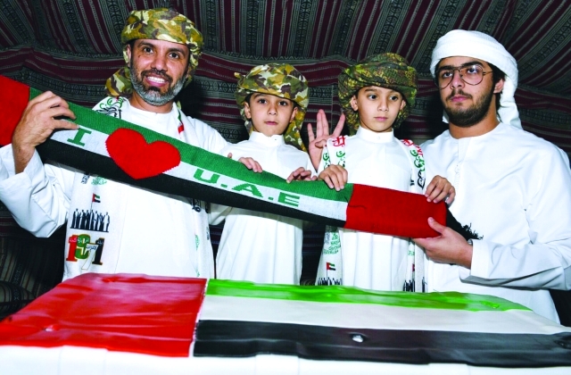 "للاحتفال باليوم الوطني طعم خاص عند مجرن وأحمد ومحمد سلطان بن مجرن، فهم من مواليد 2 ديسمبر."