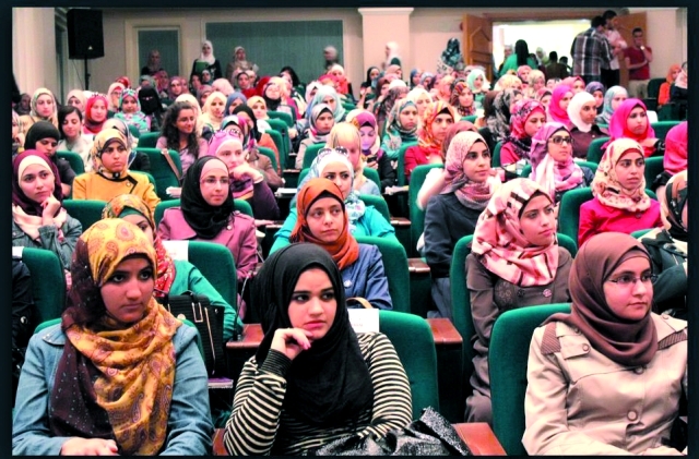 "■ شباب يتطلع للمعرفة"
