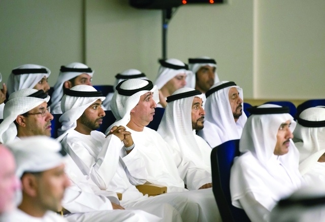 "■ أحمد الزعابي وجبر السويدي وجانب من الحضور"