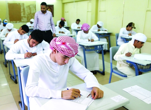 "طلاب الأدبي تجاوزوا يومين من الامتحانات بلا مطبات | تصوير: حنيف"