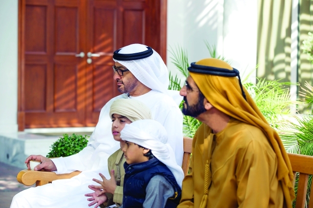 "■ محمد بن راشد ومحمد بن زايد خلال اللقاء الأخوي"