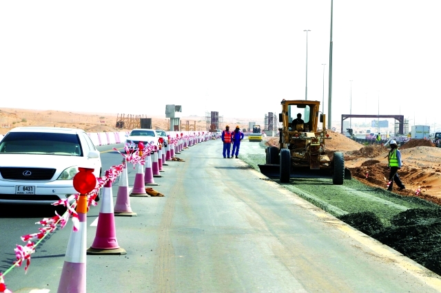 "جانب من أعمال التطوير في الشارع | تصوير: حنيف"