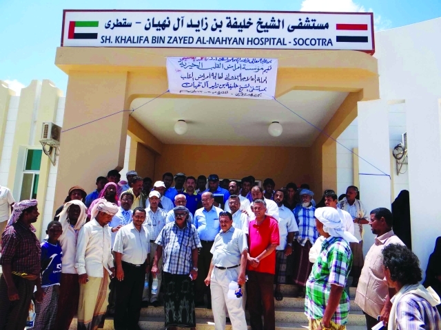 "■ مساعدات الهلال الأحمر في طريقها إلى التوزيع في حضرموت | وام"