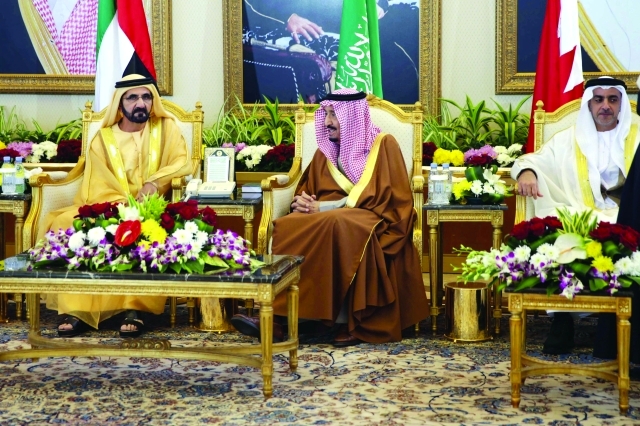 "محمد بن راشد خلال اللقاء مع خادم الحرمين يرافقه سيف بن زايد"