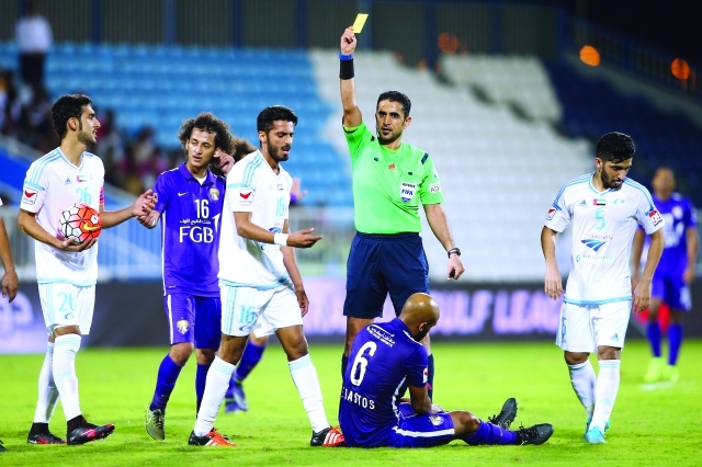 "مباراة كرة القدم بين بني ياس والعين في دوري الخليج العربي في استاد نادي بني ياس بالشامخة أبوظبي, نوفمبر 22 2015, تصوير مجدي إسكندر"