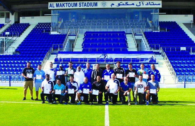 "صورة جماعية بالملعب"