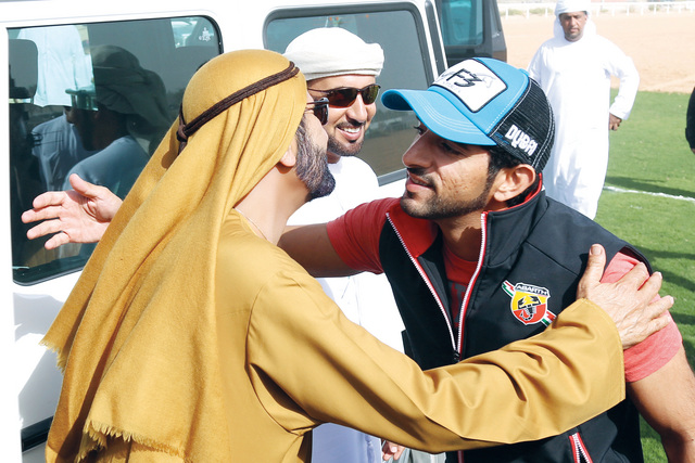 محمد بن راشد يشهد سباق القدرة للــشباب في سيح السلم