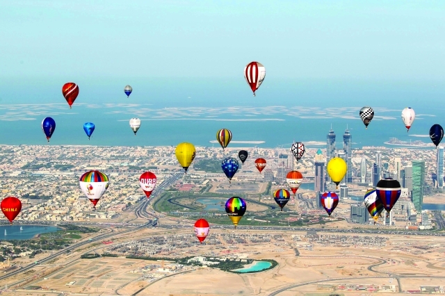 "من مسابقة مناطيد الهواء الساخن | البيان"