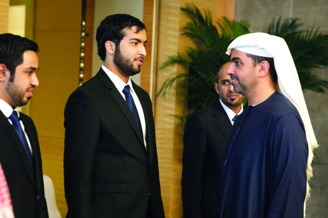 " حامد بن زايد في حديث مع الطلبة"