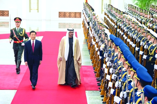"■ خلال مراسم الاستقبال التي جرت لمحمد بن زايد بحضور نائب الرئيس الصيني"