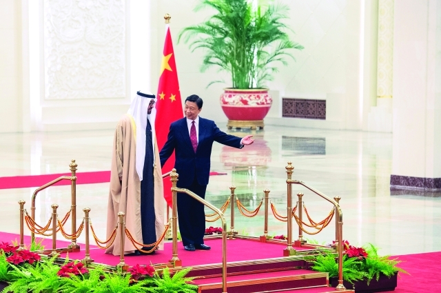 "■ محمد بن زايد خلال مراسم استقبال نائب الرئيس الصيني لسموه في قاعة الشعب"