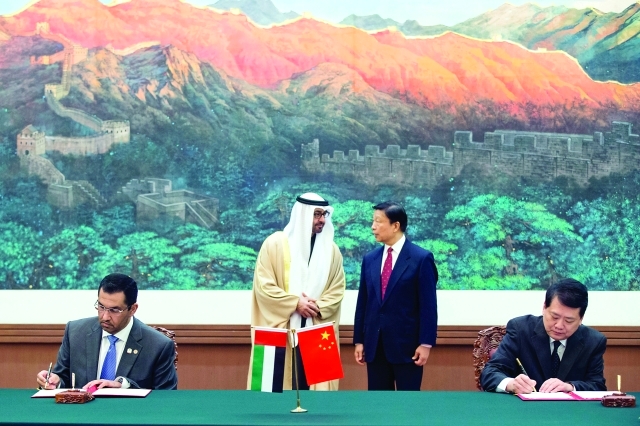 "■ محمد بن زايد و لي يوان تشاو يشهدان توقيع اتفاقية في مجال التدريب الدبلوماسي وقعها سلطان الجابر وشين يا شين"