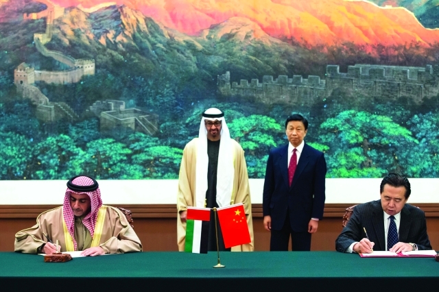 "■ محمد بن زايد و لي يوان تشاو يشهدان توقيع سيف بن زايد ومنق هونج واي مذكرة التفاهم بشأن رخص القيادة"