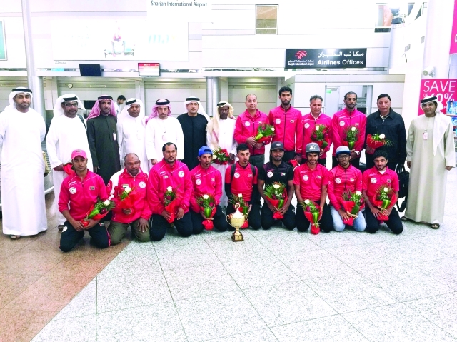 "■ استقبال بالورود لبعثة منتخبنا للدراجات القادمة من الدوحة | البيان"