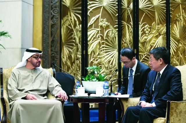 "■ ولي عهد أبوظبي خلال لقائه عمدة مدينة شنغهاي"