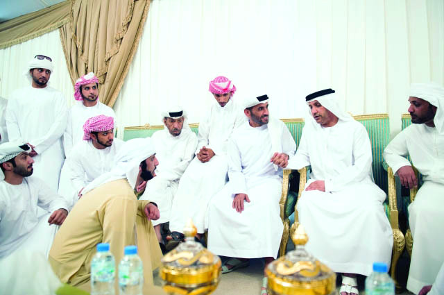 "■ نهيان بن زايد يواسي ذوي الشهيد"