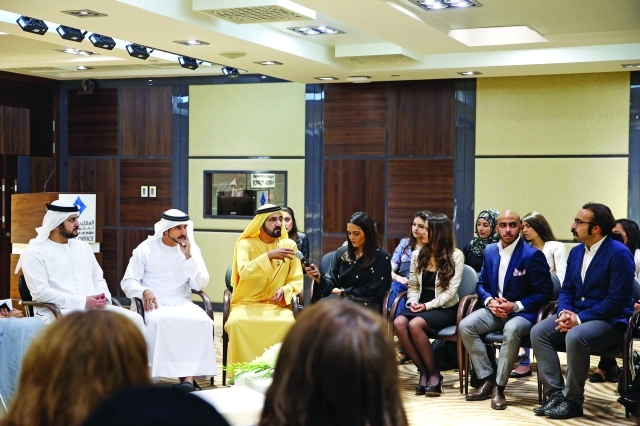 "سموه يتبادل النقاش مع طلبة الإعلام العرب"